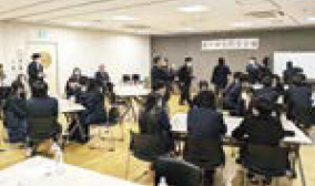 高校生同士の交流の様子（写真）