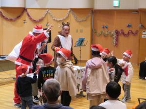 サンタクロースとゲーム大会（写真）
