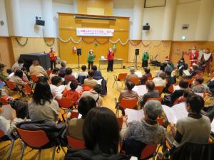 smileすみれによる歌の披露（写真）