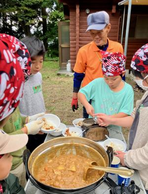 子育て支援事業「わんぱく村」の活動の様子（写真）
