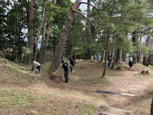 直江屋敷付近での作業の様子（写真）