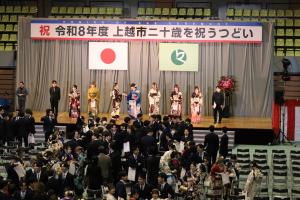 実行委員会締めの挨拶の様子（写真）