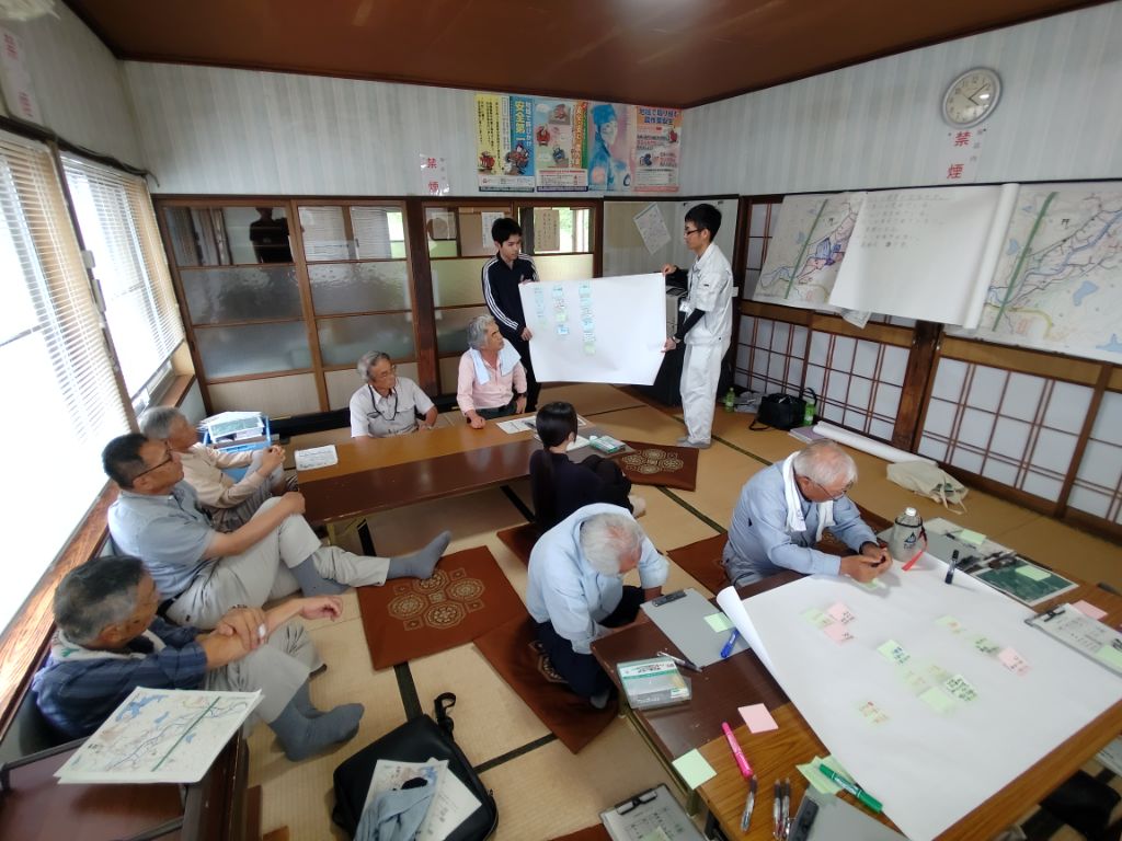 岩木地域対策検討の様子（写真）