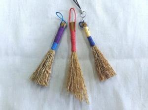 ほうき型のワラストラップ（写真）