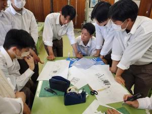 絵柄の打合せの様子（写真）