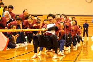 第42回上越市ファミリー綱引大会決勝戦（写真）