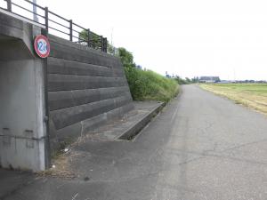 国道の側道(写真)