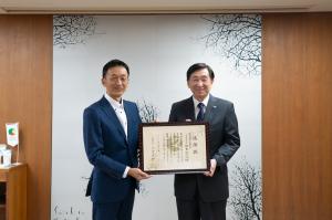 企業版ふるさと納税による寄附に対する株式会社十全商会への感謝状贈呈(写真)