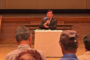 市長が説明している様子