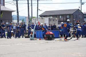小型ポンプ操法の部 競技の様子（写真）