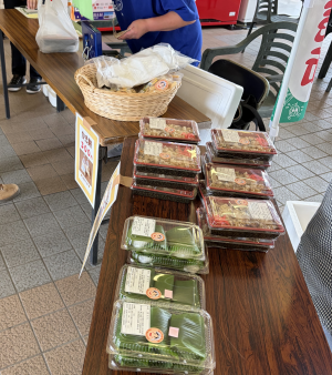 うまいもん販売の様子（写真）