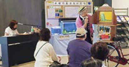 紙芝居の様子(写真)