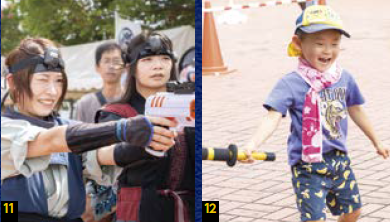 写真11枚目、12枚目 アトラクションを楽しむ参加者(組写真)