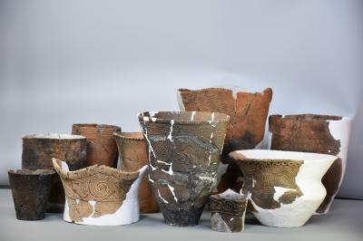 鍋屋町遺跡出土品（土器の一部）の写真